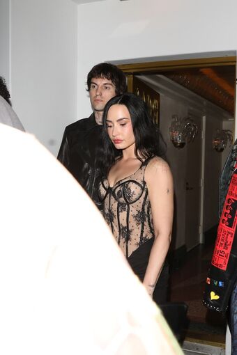 Demi Lovato Голі Зливи OnlyFans Фото 748