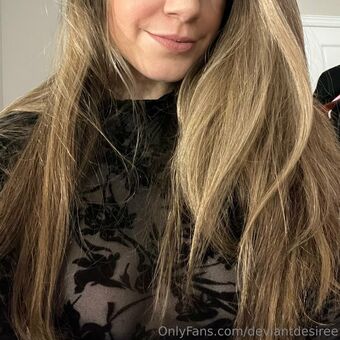 deviantdesiree Голі Зливи OnlyFans Фото 3