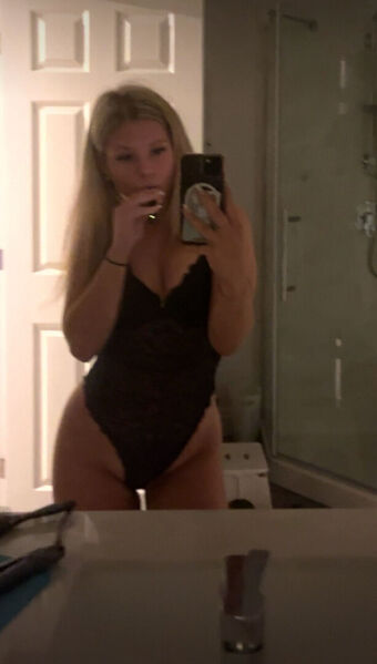 Devine Luna Голі Зливи OnlyFans Фото 2