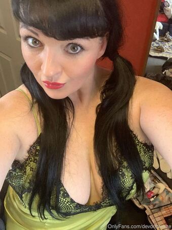 devon_breeze Голі Зливи OnlyFans Фото 19