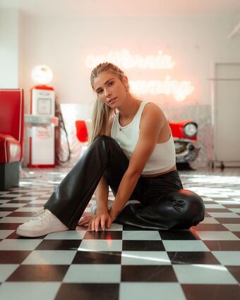 Devyn Cuellar Голі Зливи OnlyFans Фото 12