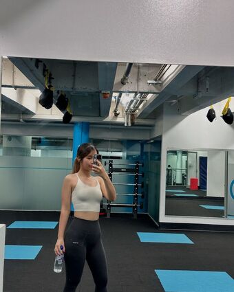 Devytha Maharani Голі Зливи OnlyFans Фото 18