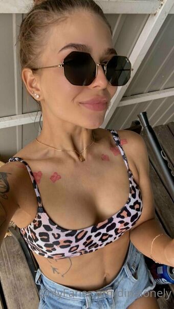 dinalonely Голі Зливи OnlyFans Фото 5
