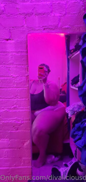 divaliciousdumpling Голі Зливи OnlyFans Фото 3