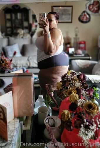 divaliciousdumpling Голі Зливи OnlyFans Фото 4