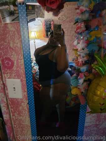 divaliciousdumpling Голі Зливи OnlyFans Фото 5