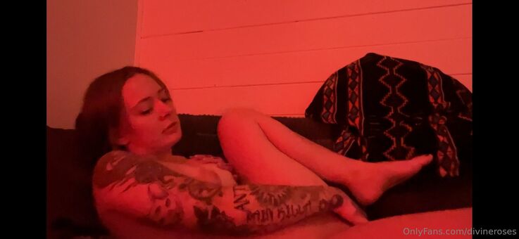 divineroses Голі Зливи OnlyFans Фото 8