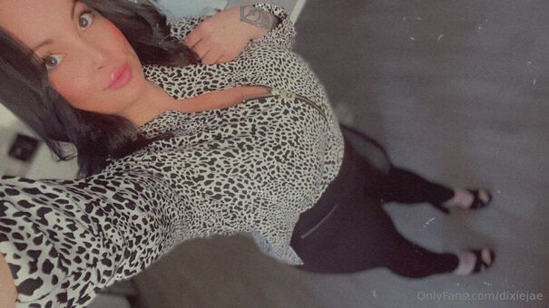 dixiejae Голі Зливи OnlyFans Фото 4