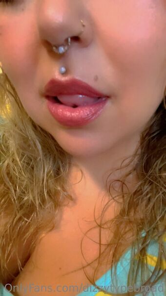 dizzytypebroad Голі Зливи OnlyFans Фото 8
