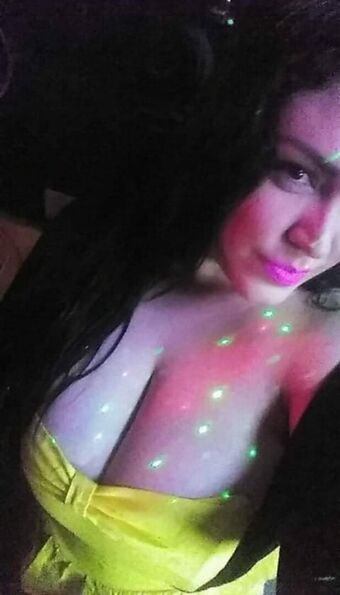 E. Casey Голі Зливи OnlyFans Фото 23