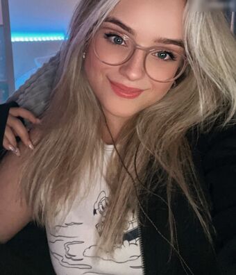 easyemi Голі Зливи OnlyFans Фото 1