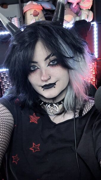 Easygoinggoth Голі Зливи OnlyFans Фото 32