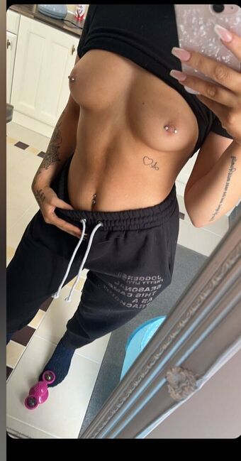 EEmmaxox Голі Зливи OnlyFans Фото 16