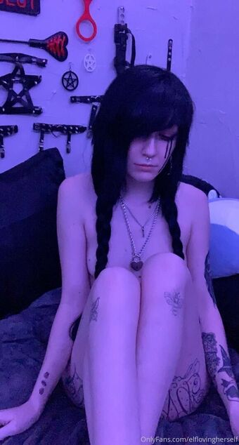 elflovingherself Голі Зливи OnlyFans Фото 6