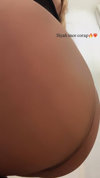 Elif Karaarslan Голі Зливи OnlyFans Фото 391