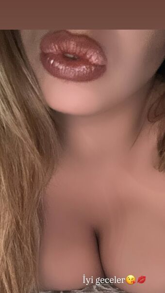 Elif Karaarslan Голі Зливи OnlyFans Фото 392