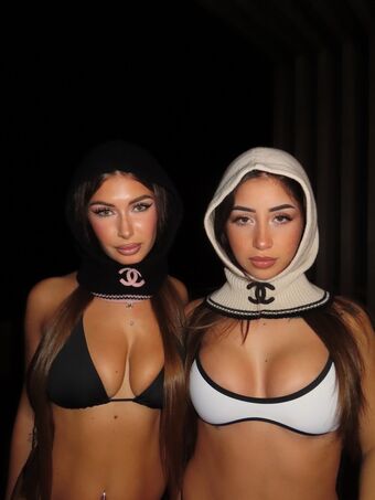 Elisa Esposito Голі Зливи OnlyFans Фото 37