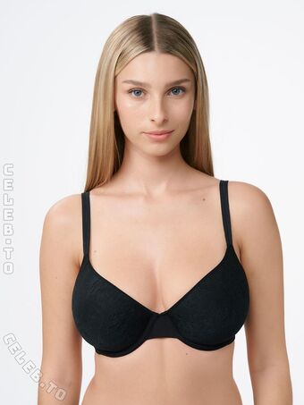 Ella Netzer Голі Зливи OnlyFans Фото 170