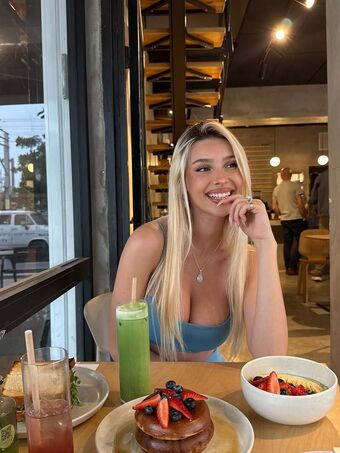 Ella Netzer Голі Зливи OnlyFans Фото 179