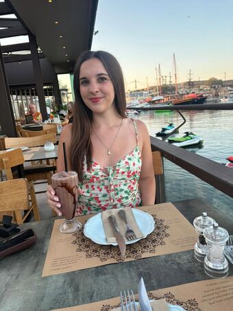 Elle Mulvaney Голі Зливи OnlyFans Фото 14