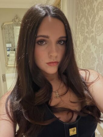 Elle Mulvaney Голі Зливи OnlyFans Фото 21