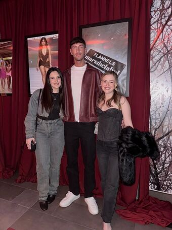 Elle Mulvaney Голі Зливи OnlyFans Фото 24