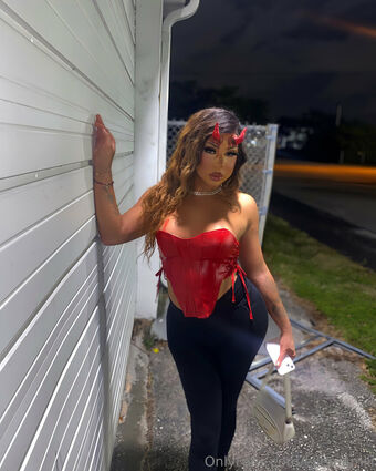 ellemamiii Голі Зливи OnlyFans Фото 27