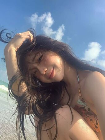 Ellen Tan Голі Зливи OnlyFans Фото 120