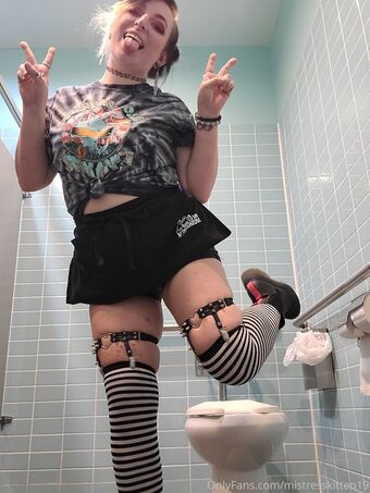 elvishly_deviant13 Голі Зливи OnlyFans Фото 32