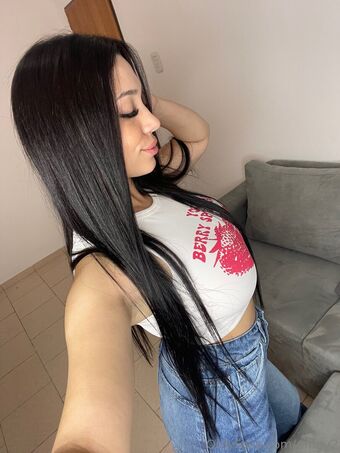 emav2 Голі Зливи OnlyFans Фото 3