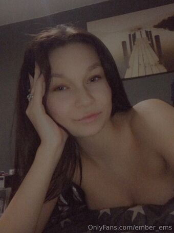 ember_ems Голі Зливи OnlyFans Фото 4