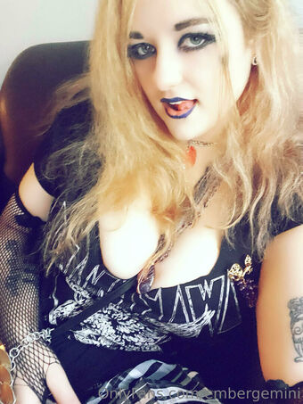 embergemini Голі Зливи OnlyFans Фото 25