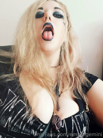 embergemini Голі Зливи OnlyFans Фото 31