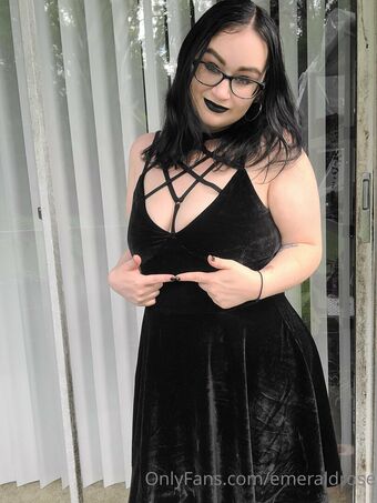 emeraldrose Голі Зливи OnlyFans Фото 10