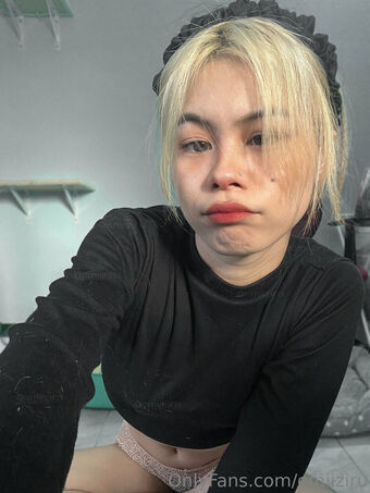 emiiziru Голі Зливи OnlyFans Фото 23