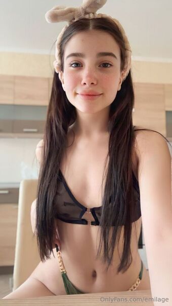 emilage Голі Зливи OnlyFans Фото 110
