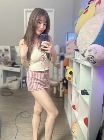 Emily Wang Голі Зливи OnlyFans Фото 50