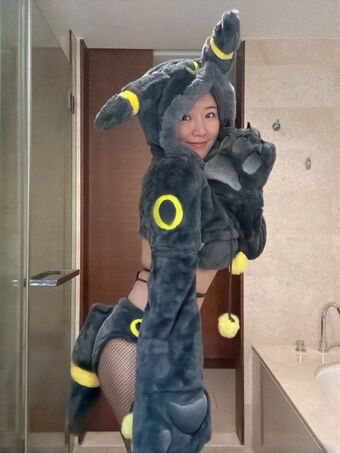 Emily Wang Голі Зливи OnlyFans Фото 55