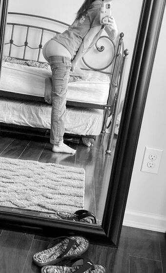 emmacantquit Голі Зливи OnlyFans Фото 20
