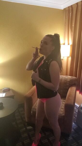 emmacantquit Голі Зливи OnlyFans Фото 46