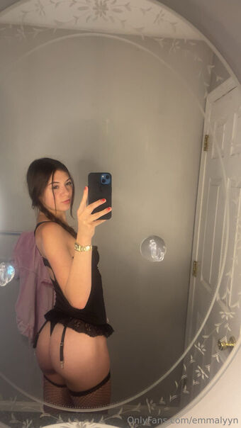 emmalyyn Голі Зливи OnlyFans Фото 17