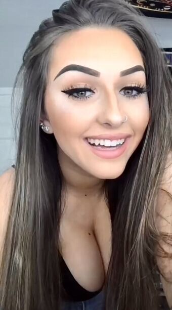 Emmarach Голі Зливи OnlyFans Фото 5