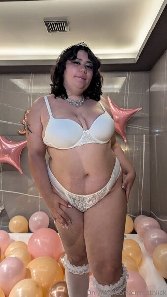 emmathiick Голі Зливи OnlyFans Фото 24