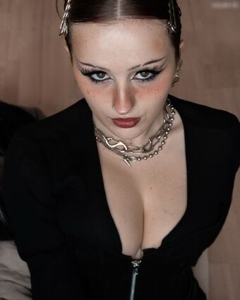 Emmo Голі Зливи OnlyFans Фото 9