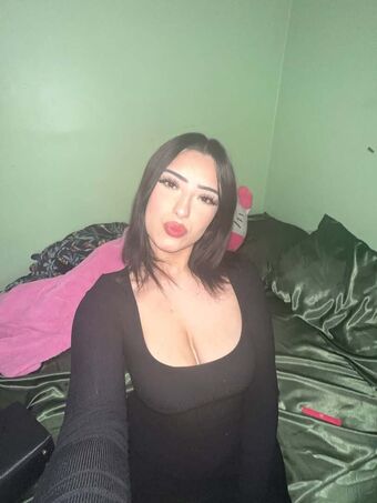 Emptycupcakee Голі Зливи OnlyFans Фото 4