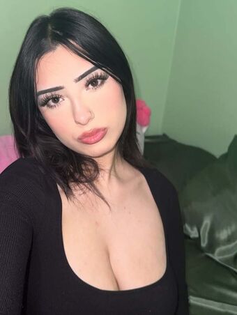 Emptycupcakee Голі Зливи OnlyFans Фото 7