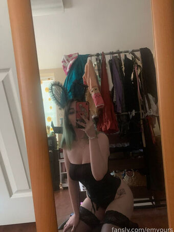 emyours Голі Зливи OnlyFans Фото 1
