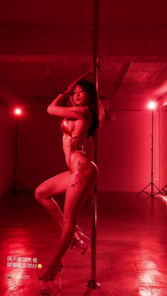 艾莉 Eri_e1031 Голі Зливи OnlyFans Фото 6