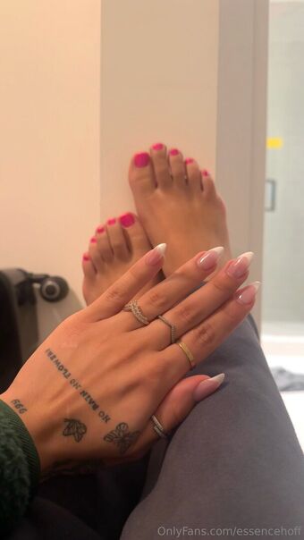 essencehoff Голі Зливи OnlyFans Фото 19