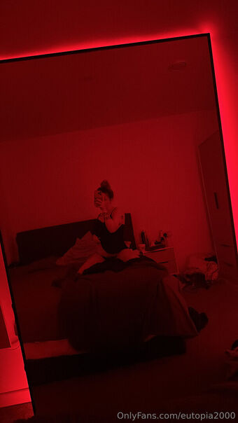 eutopia2000 Голі Зливи OnlyFans Фото 1